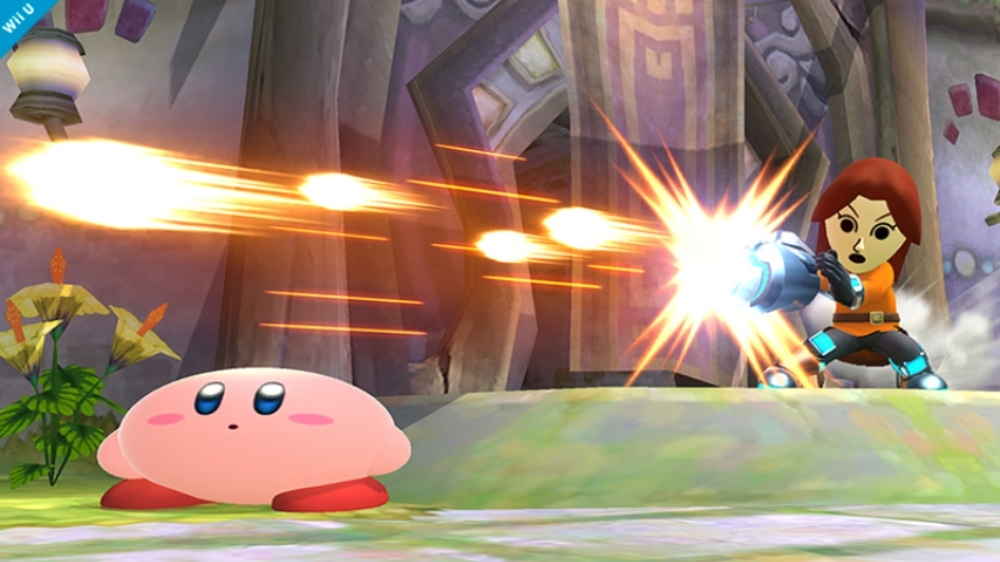 Aquí está un Mii Gunner demostrando que uno de sus Smashes tiene mayor alcance que el de los otros peleadores, a pesar de que Kirby lo evade con facilidad.