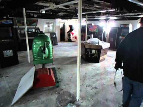 Rescatan máquinas recreativas del interior de un barco abandonado